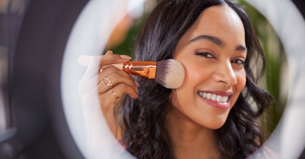 Fashion Influencers’ Playbook: Dominating Live Selling and Dropshipping