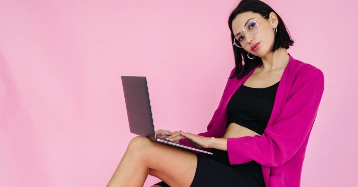 Live Selling Techniques for Women’s Fashion Dropshippers